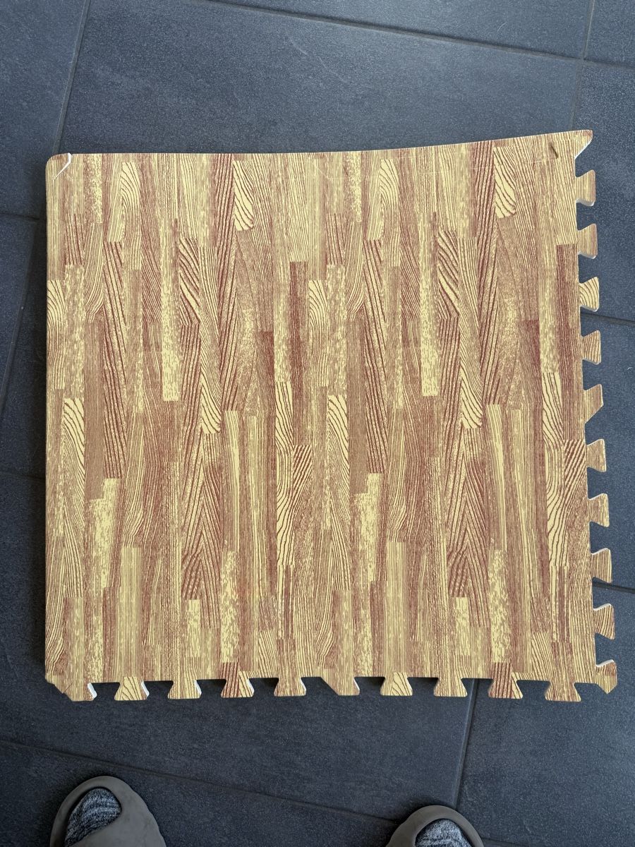 Bodenbeläge: 24x EVA Bodenmatten Holzoptik 60 × 60 cm – Neu und originalverpackt aus Walchwil von chrobry