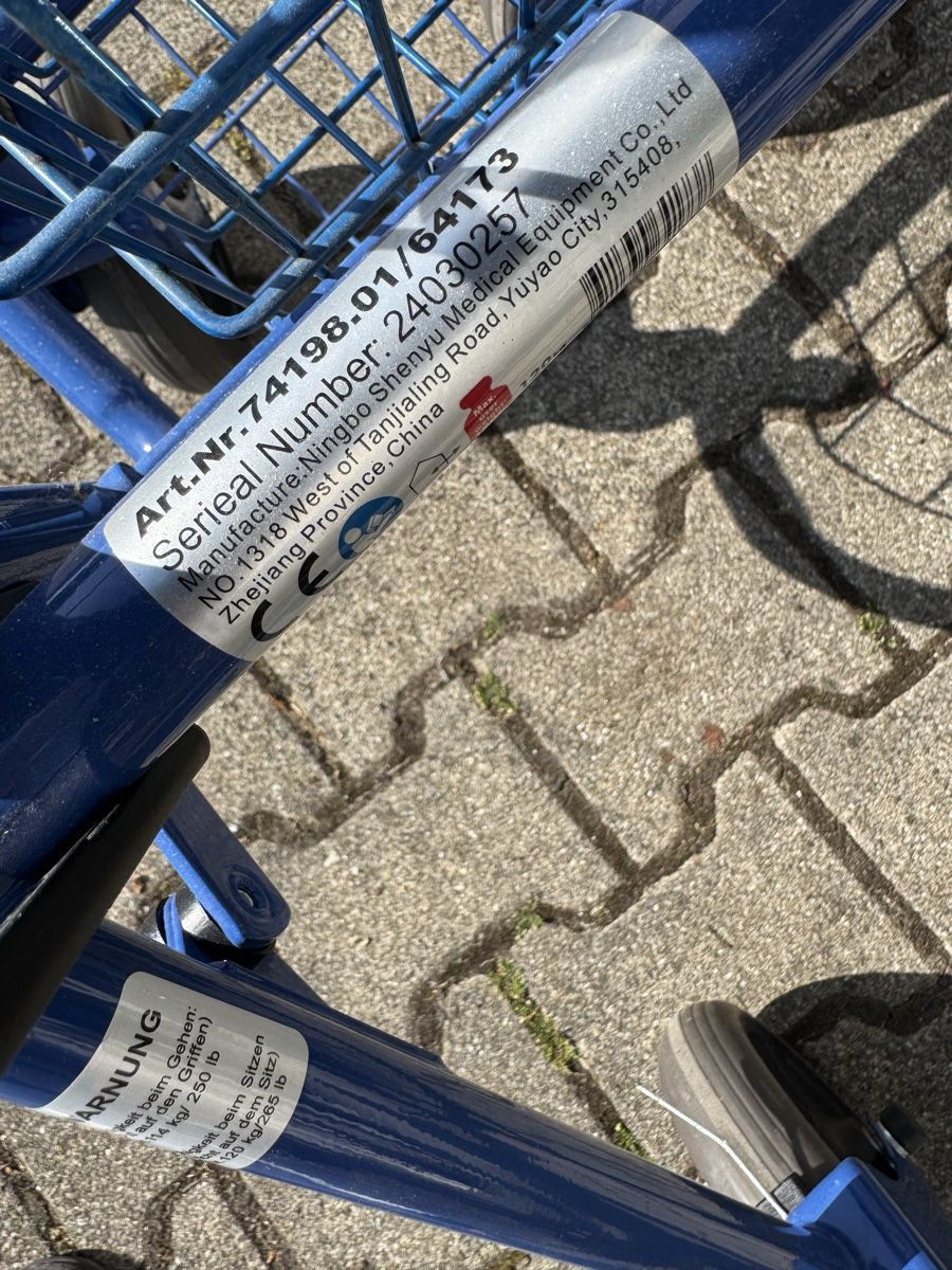 Gehhilfen: Rollator neuwertig Sitzfläche Bremsen Korb  – Gebraucht aus Frasnacht von Kulturpalast 1