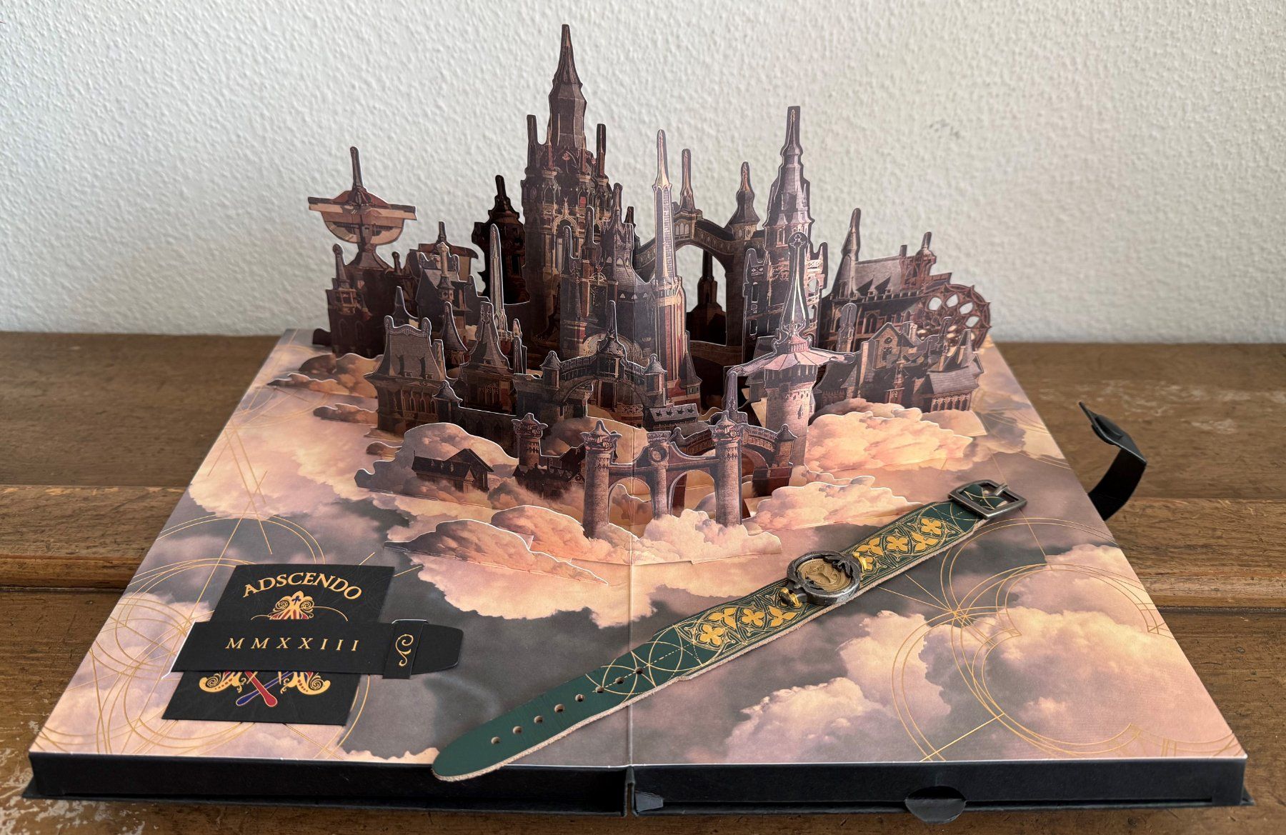 Tutte le decorazioni: Tomorrowland 2023 Box mit Bracelet – Usato da Zollikon venduto da Mary_80 2