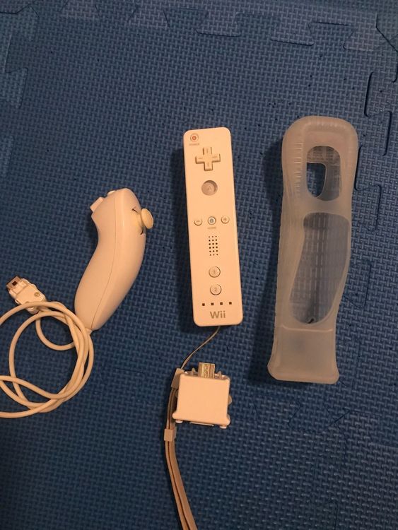Wii Controller mit Motion plus+ Nunchuck Kaufen auf Ricardo