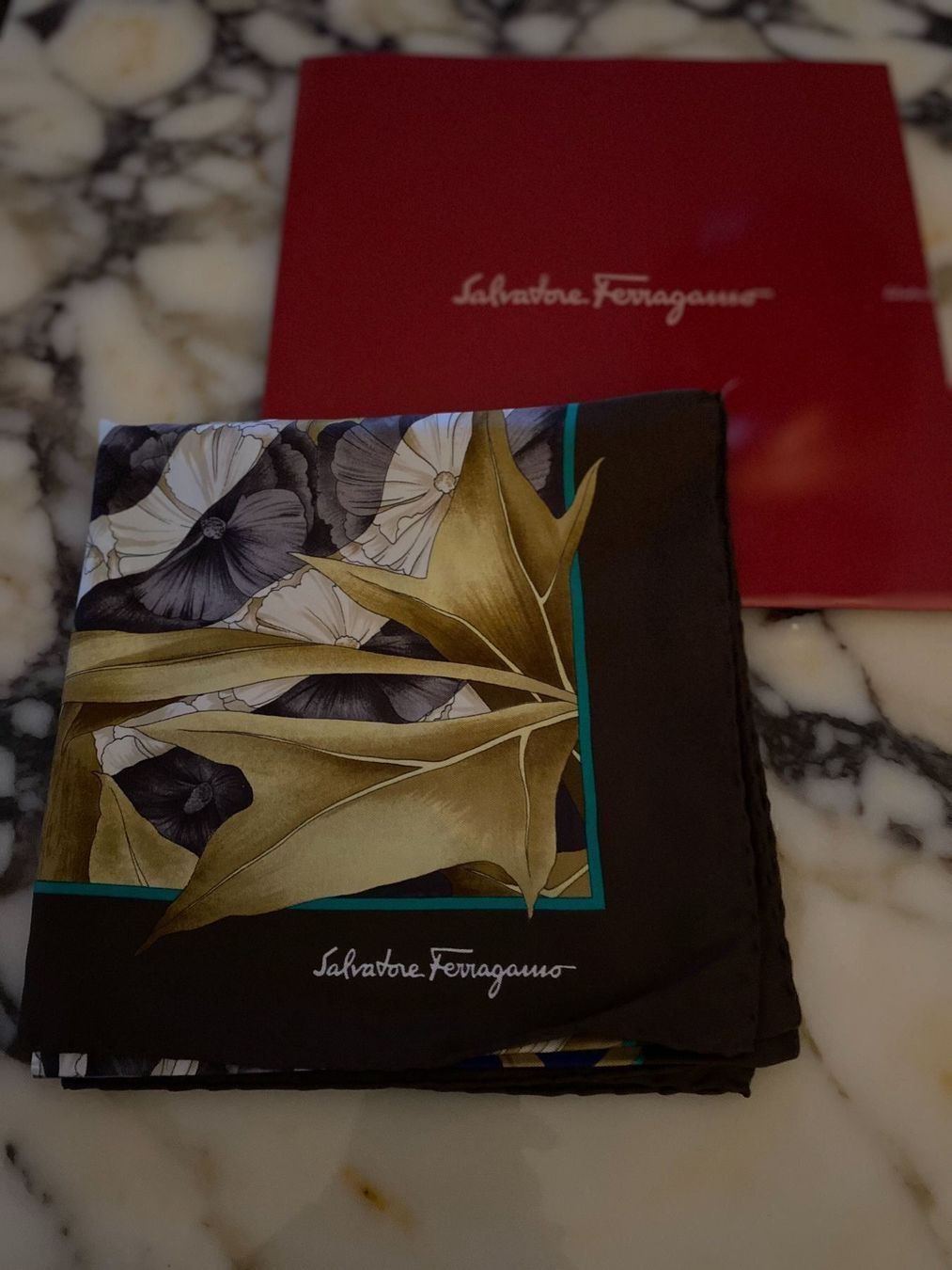 Salvatore Ferragamo Foulard & Sciarpe: Foulard Salvatore Ferragamo seta – Nuovo e nell'imballaggio originale da Novazzano venduto da ige_cwq5 1