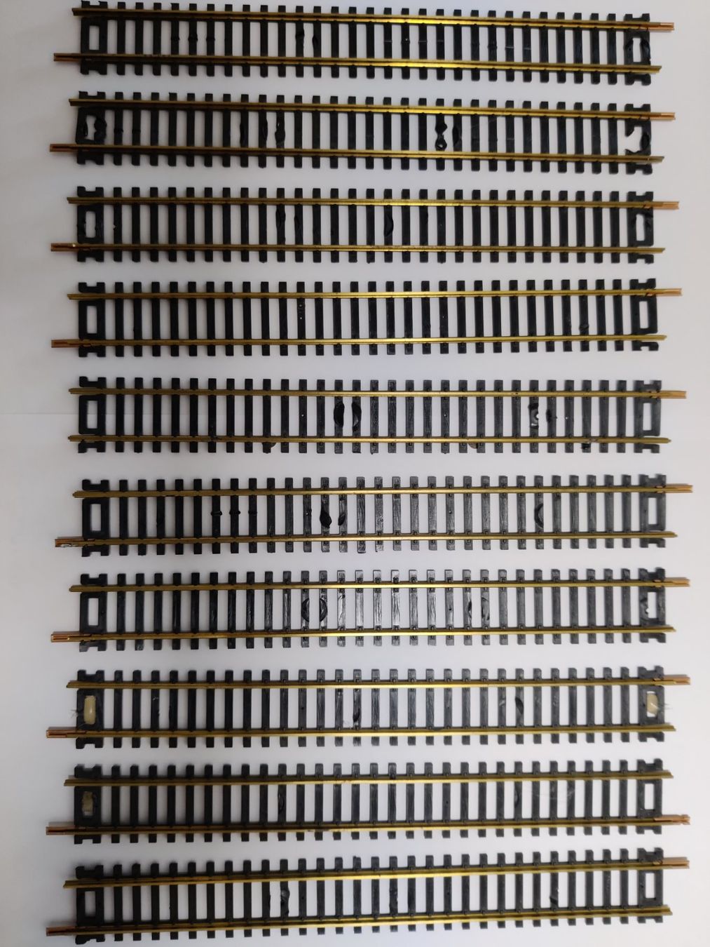Modelleisenbahnen: Messinggleis H0 gerade, Länge 22.6 cm – Gebraucht aus Bätterkinden von Omega409