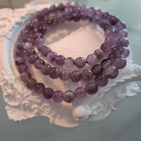 Handgefertigtes Armband in Lilatönen
