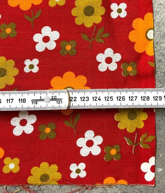 Tessuti: Stoff mit Blümchen 70er roter Hintergrund – Usato da Zürich venduto da gigimai67 4
