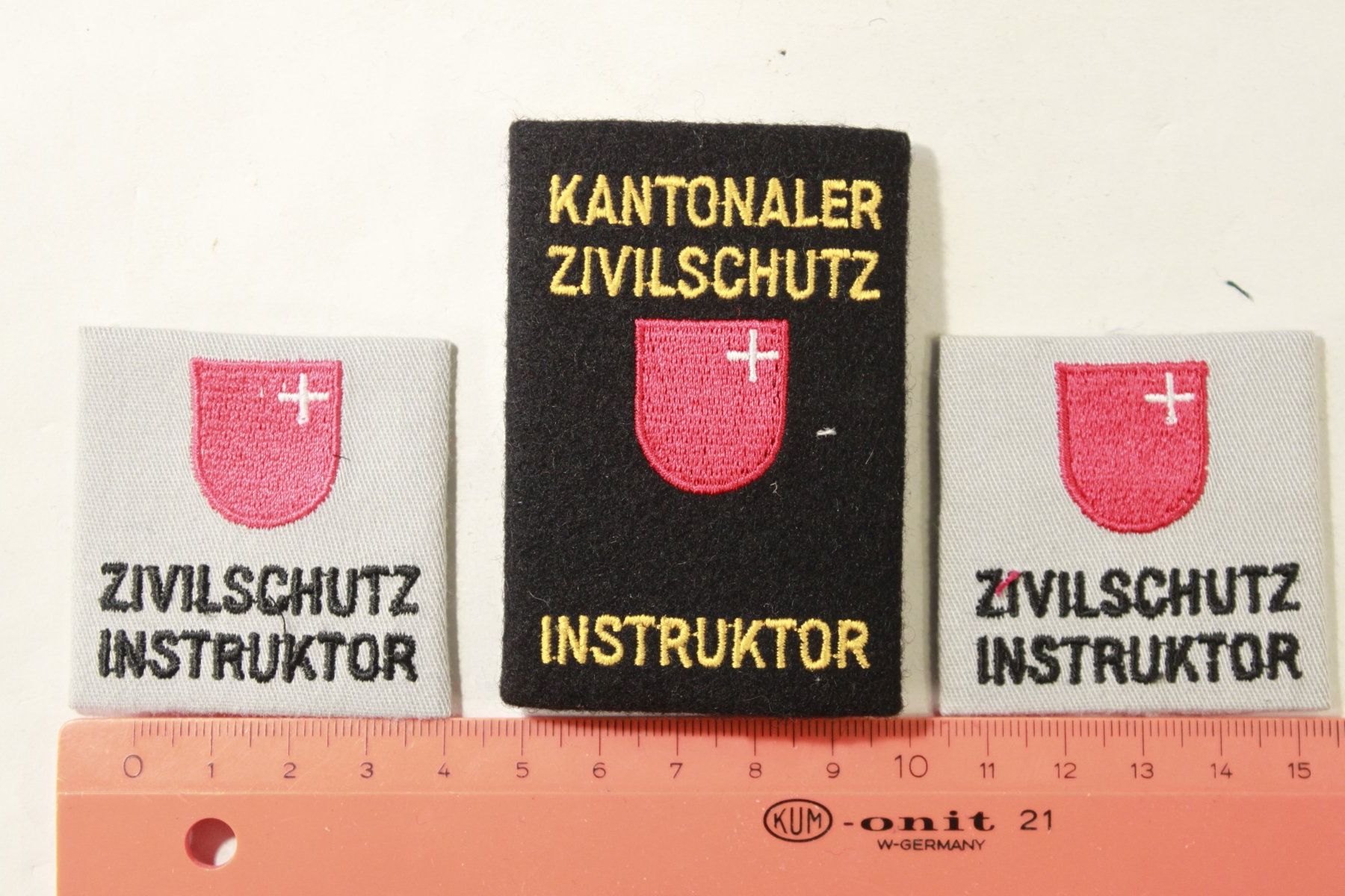Schweizer Armee Plaketten & Abzeichen: Badge  SCHWYTZ – Gebraucht aus La plaine von 762