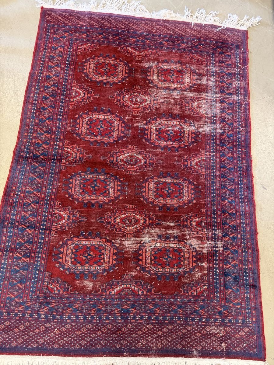 Tapis: Orientteppich mit Muster rot/blau Alt Defekt – Défectueux à Strengelbach par RaenAntikDesign 1