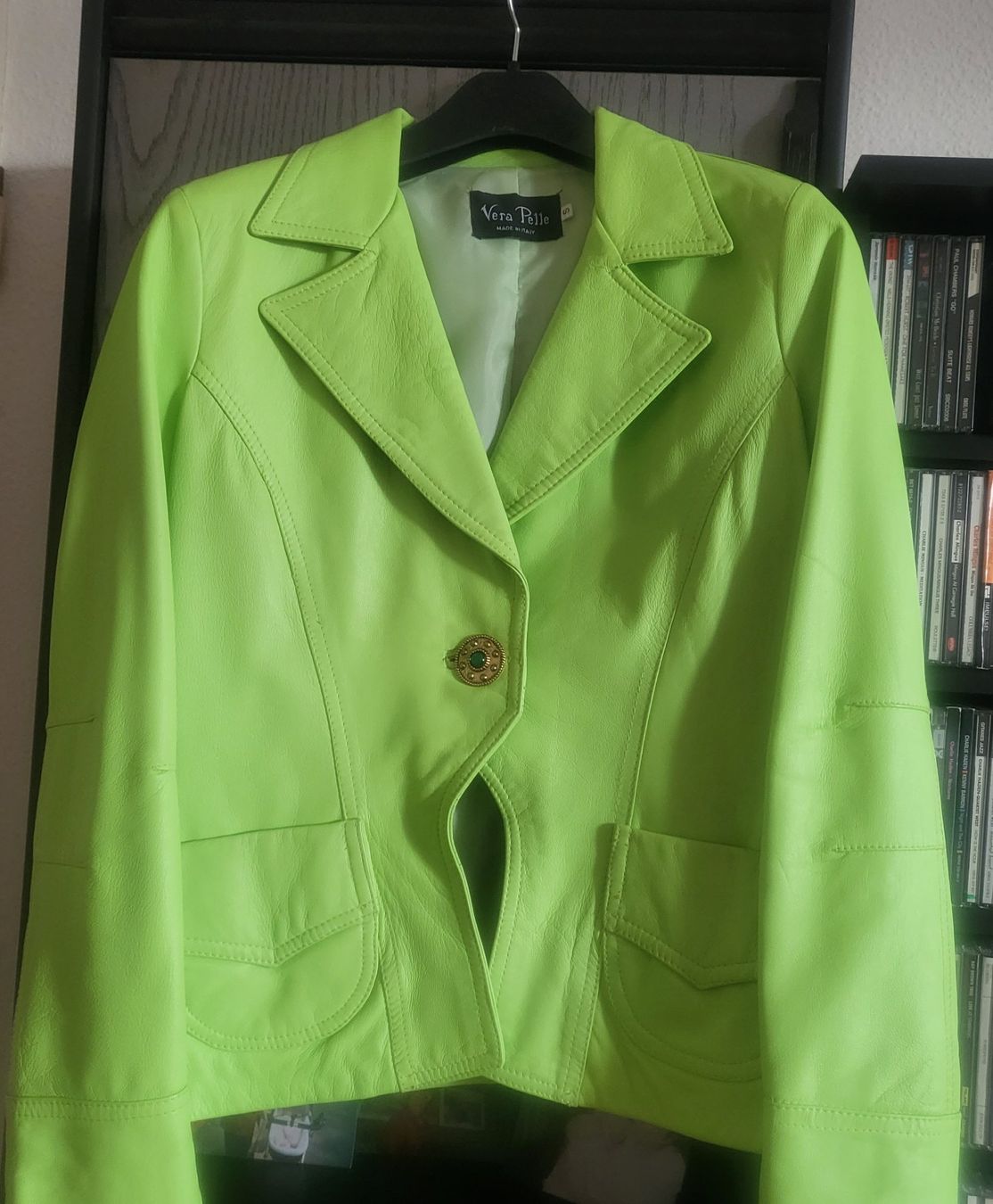 Giacche: Veste en cuir. – Usato da Neuchâtel venduto da wikit 2