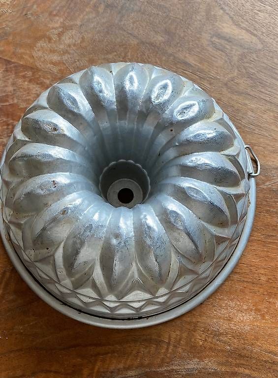 Teglie da forno: Kleinere Gugelhopfform  – Usato da Plons venduto da sus_ltg8 1