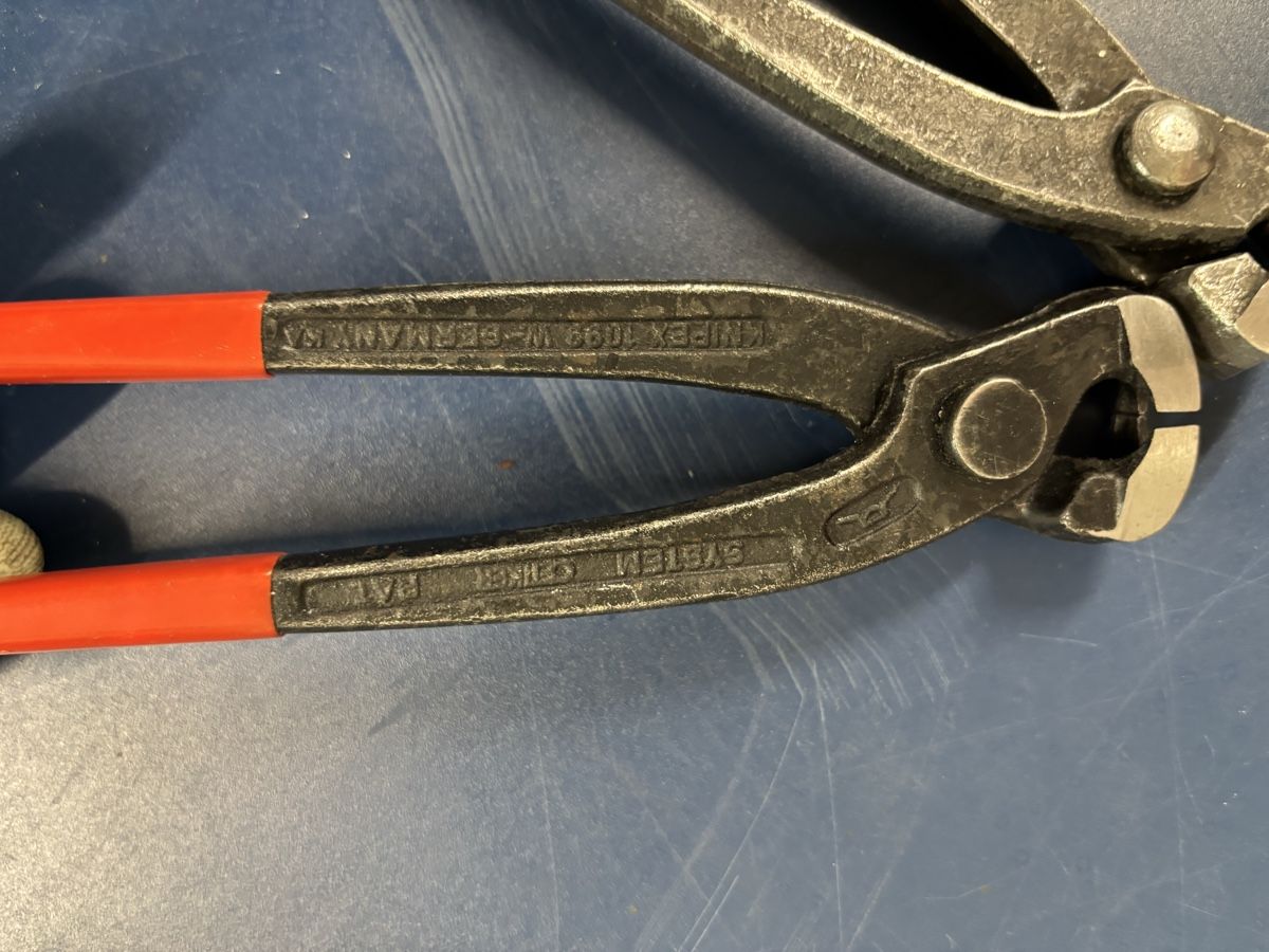 Knipex Tutti gli attrezzi: 2x Knipex Beisszange mit Loch – Usato da Bärau venduto da Luschwa 2