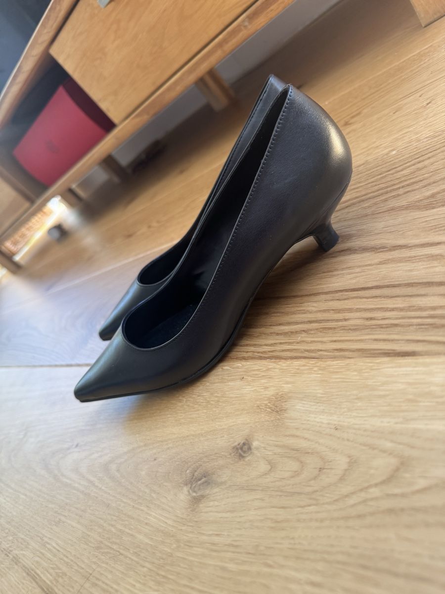 Scarpe da donna: NEW Leather Black Pumps 37 size – Nuovo e nell'imballaggio originale da Neuchatel venduto da Mia_G 3