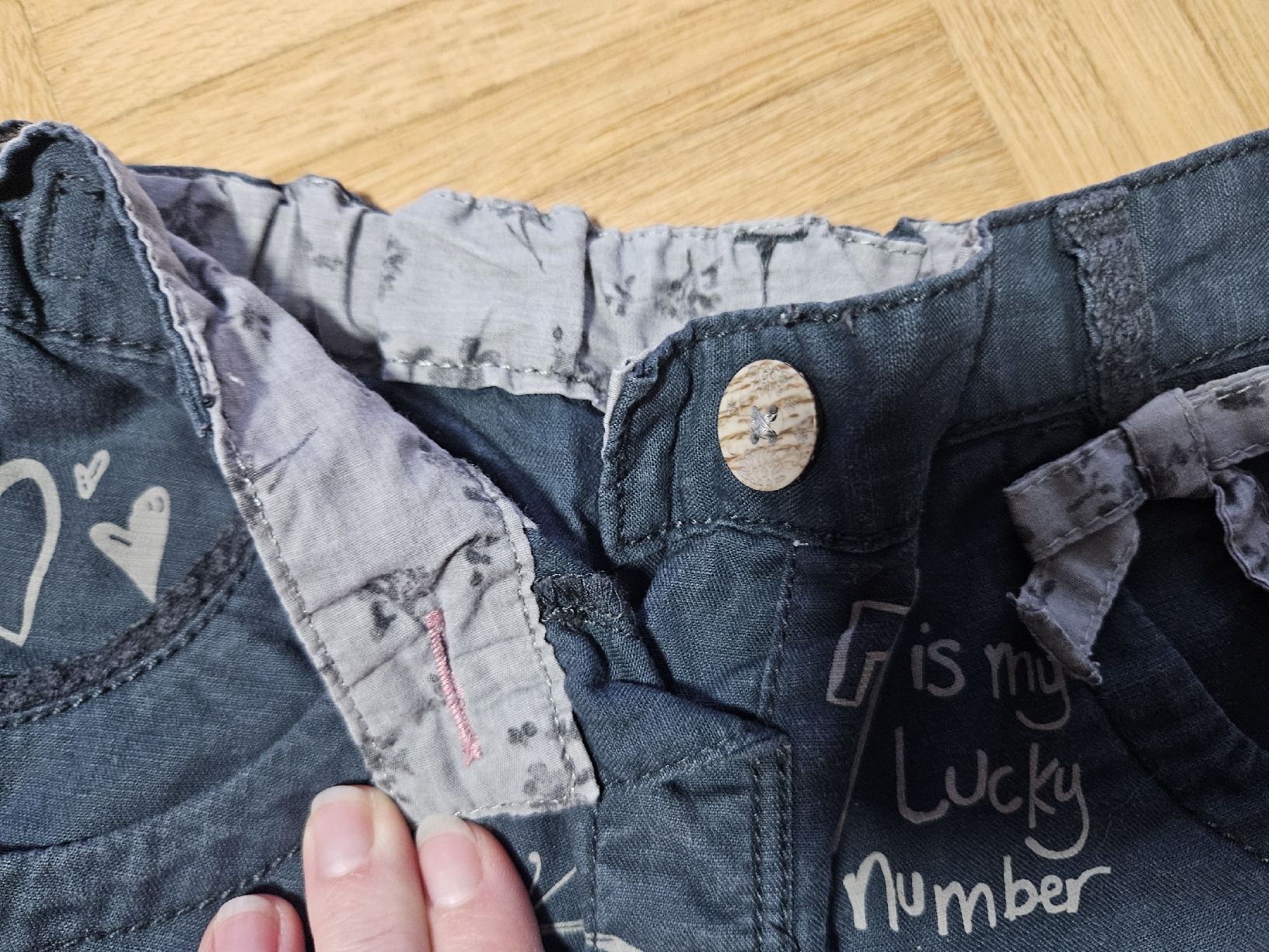 Next Pantaloni: Leichte Mädchen Hose Gr. 116 von next – Usato da Horw venduto da Zedy01 2