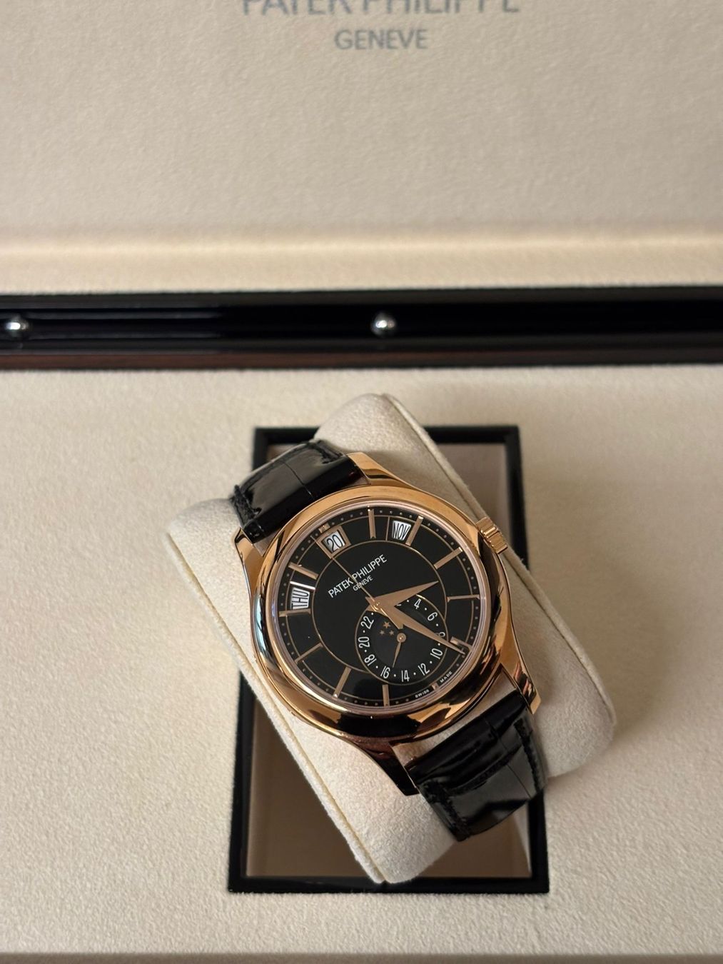Patek Philippe Orologi: Patek Philippe 5205R-010 Full Set – Nuovo e nell'imballaggio originale da Bissone venduto da luxuryitems 2