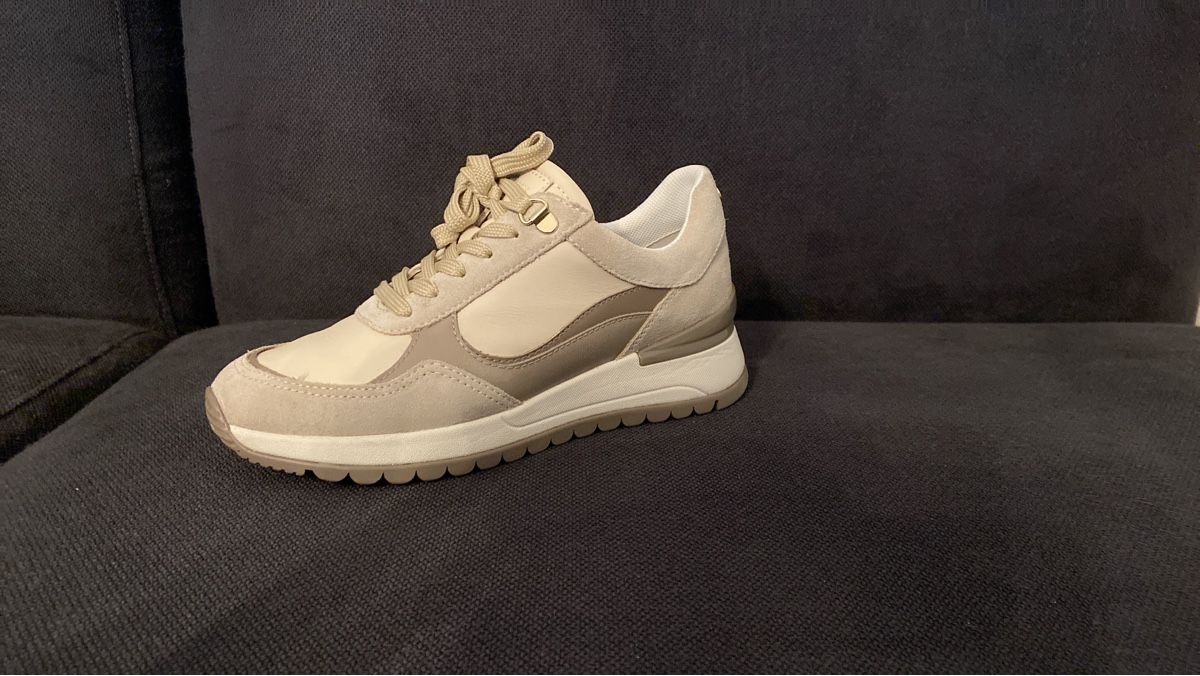 Geox Damenschuhe: Baskets tendance beiges, parfaites pour l'automne. – Gebraucht aus Plan-les-Ouates von lim_7vq9