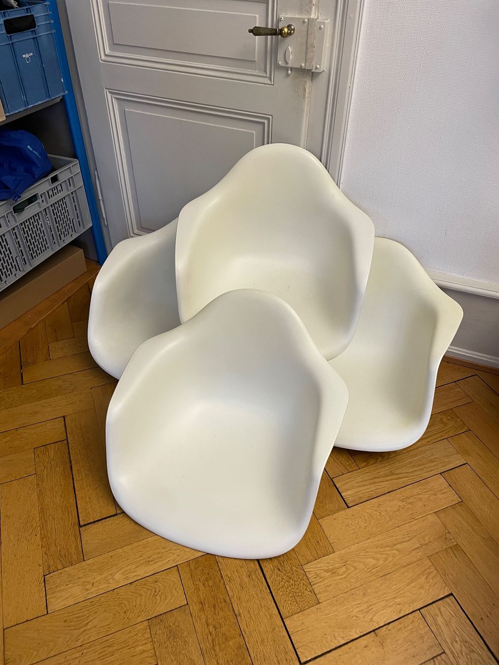 Vitra Sedie: Original Vitra Eames Plastic Armchair - Designklassiker – Usato da Basel venduto da MattiaH 1