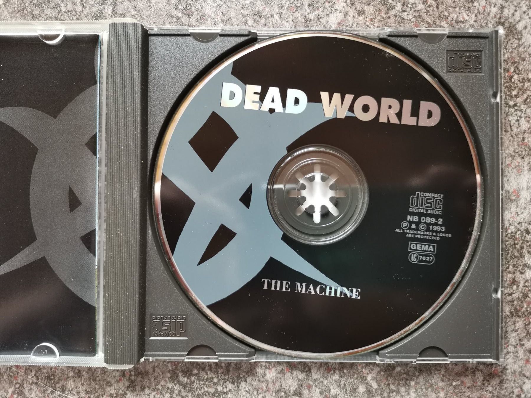 CDs: Dead World - The Machine (CD) – Gebraucht aus Biel / Bienne von Music74 1