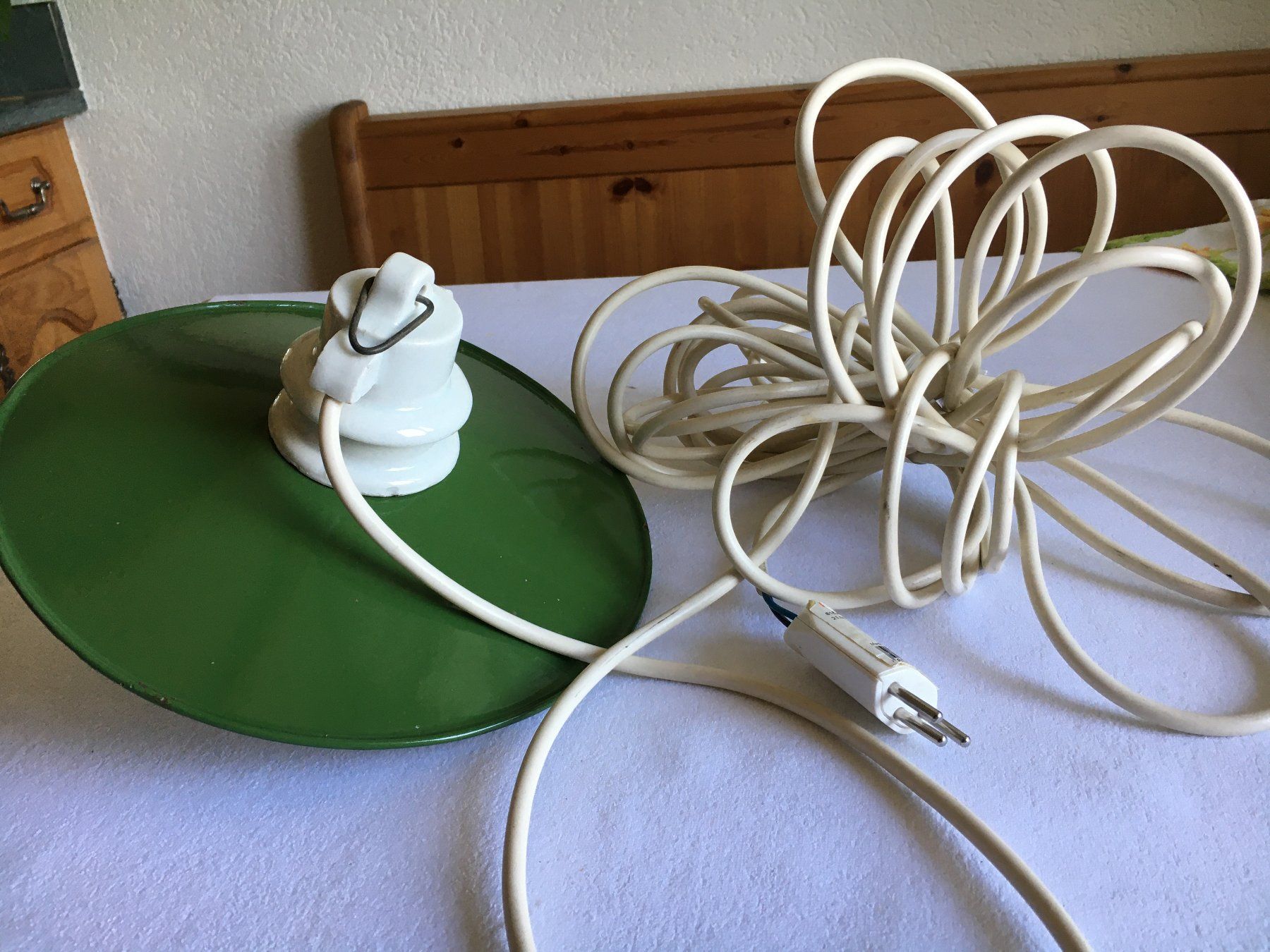 Lampen: Lampe mit Email-Schirm – Gebraucht aus Schindellegi von Etzelkulm 1