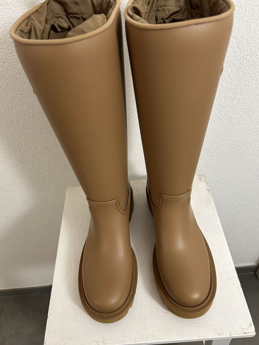 Moncler Chaussures femmes: Bottes moncler – Neuf (Voir description) à Perroy par MR6. 8