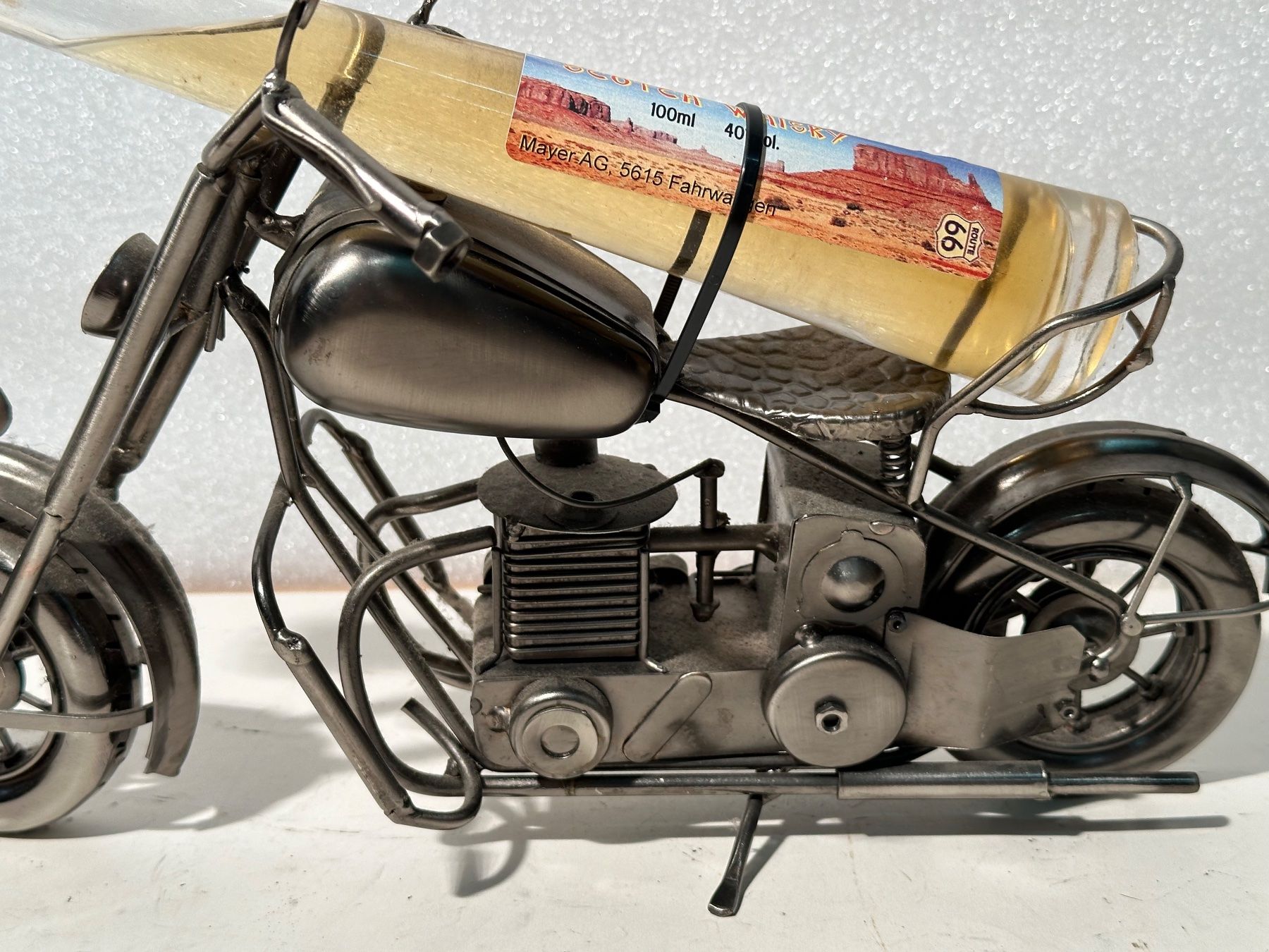 Portabottiglie: Motorrad-Weinhalter mit Flasche – Usato da Lausanne venduto da artnouveau04 1