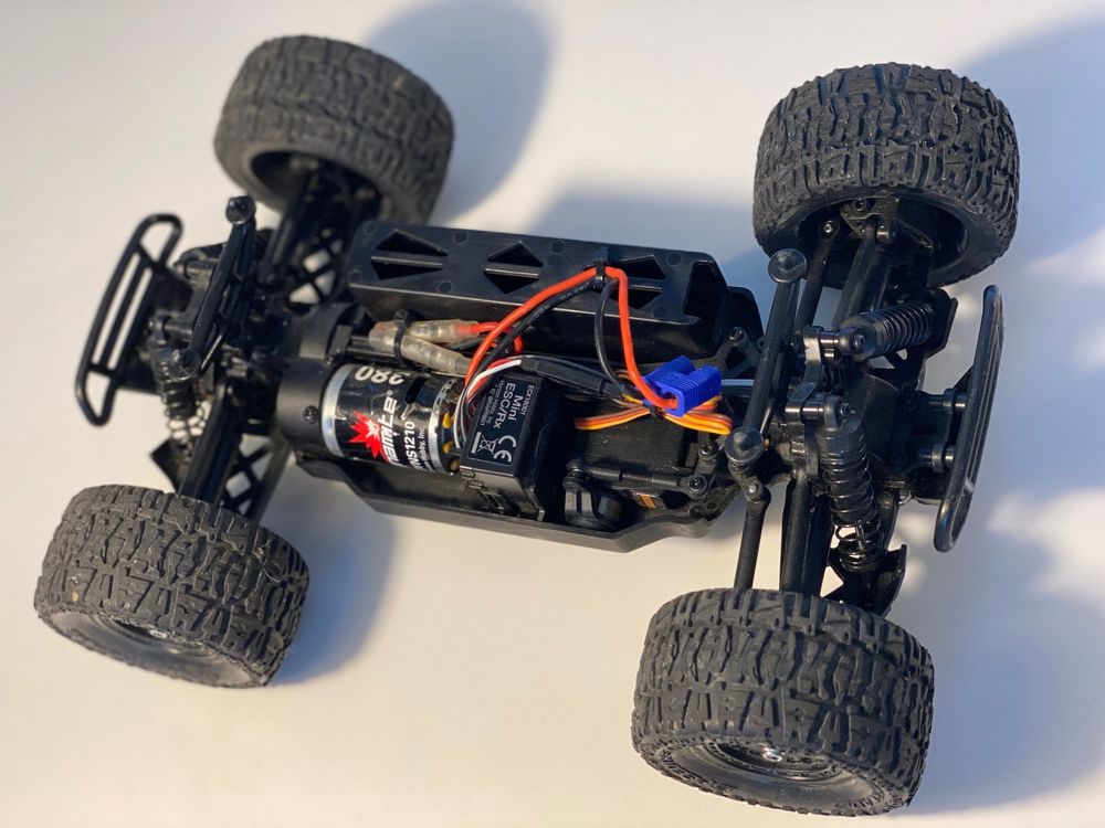 RC Car Ruckus 1:18 4WD Monster Truck schwarz /rot RTR | Kaufen auf Ricardo