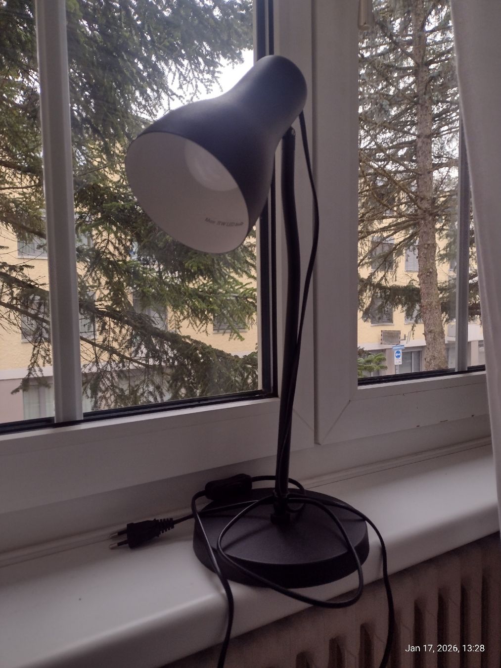 Ikea Lampade: black metal Ikea desk lamp – Usato da Zürich venduto da TrainLine 2