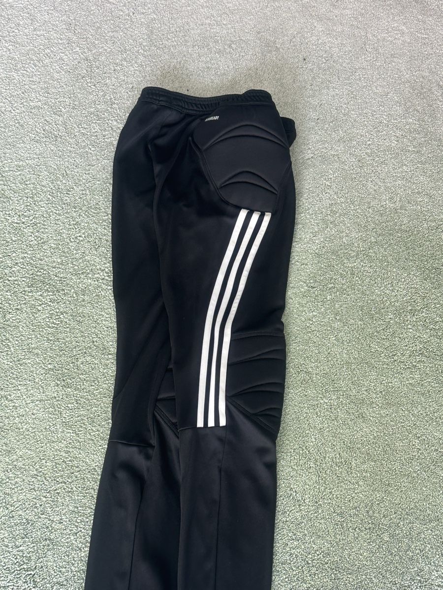 Adidas Pantaloni: Adidas Torhose Gr 152 – Usato da Volketswil venduto da Shadow1316 1