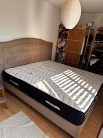 Bett mit Matratze