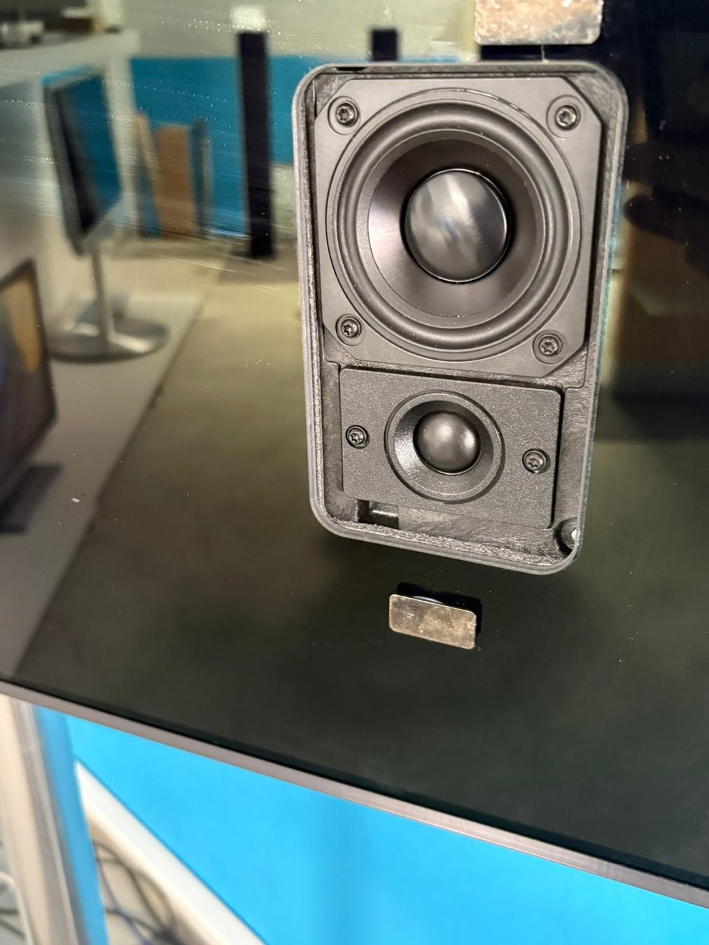 Bang & Olufsen Televisori: Beovision 10-32 auf hohem Standfuss – Usato da Hochdorf venduto da av-electronics 4