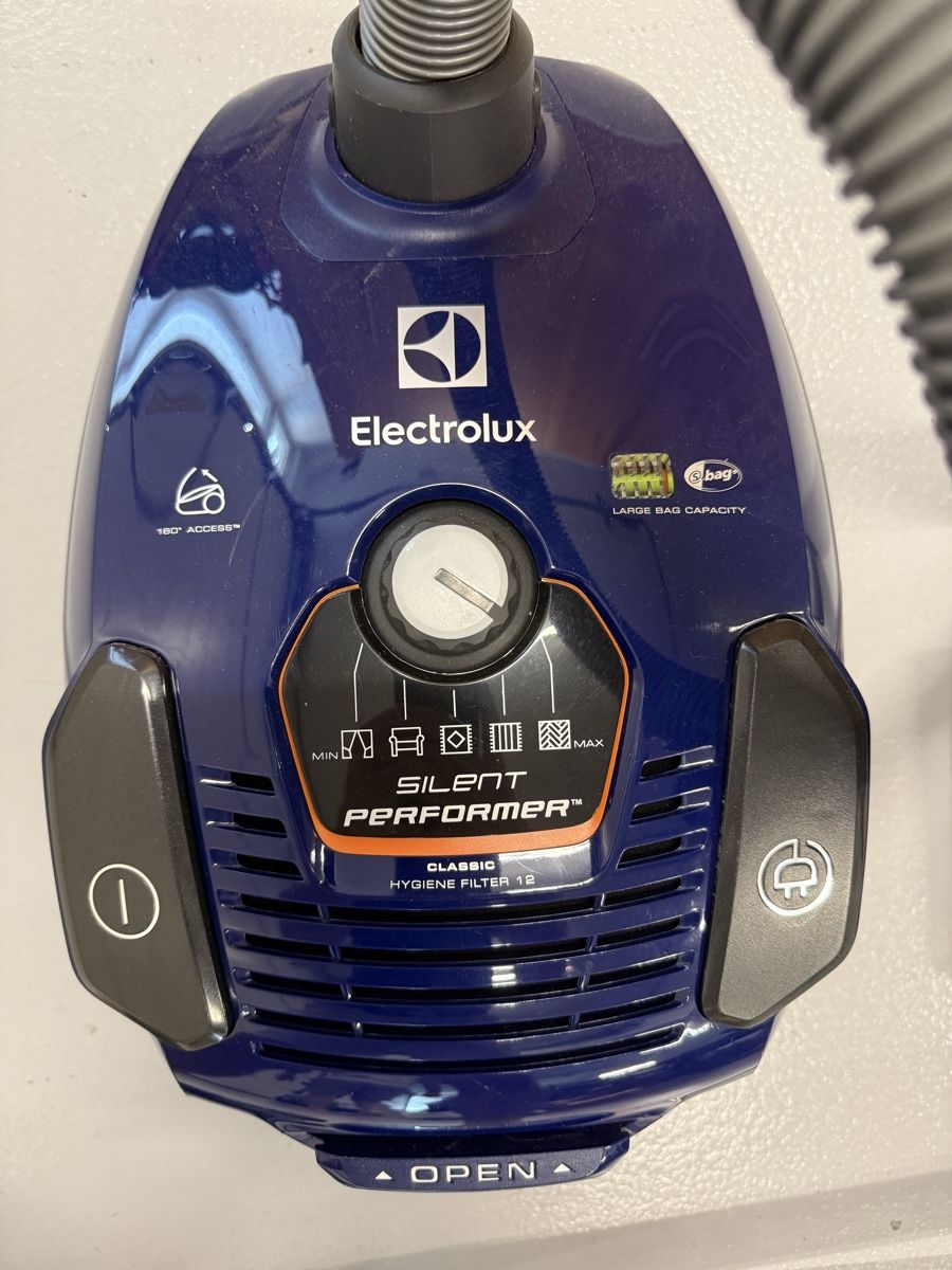 Electrolux Aspirapolveri & Accessori: Staubsauger Electrolux SilentPerformer ESP72DB Wie neu – Usato da Oberrieden venduto da rroane2 1