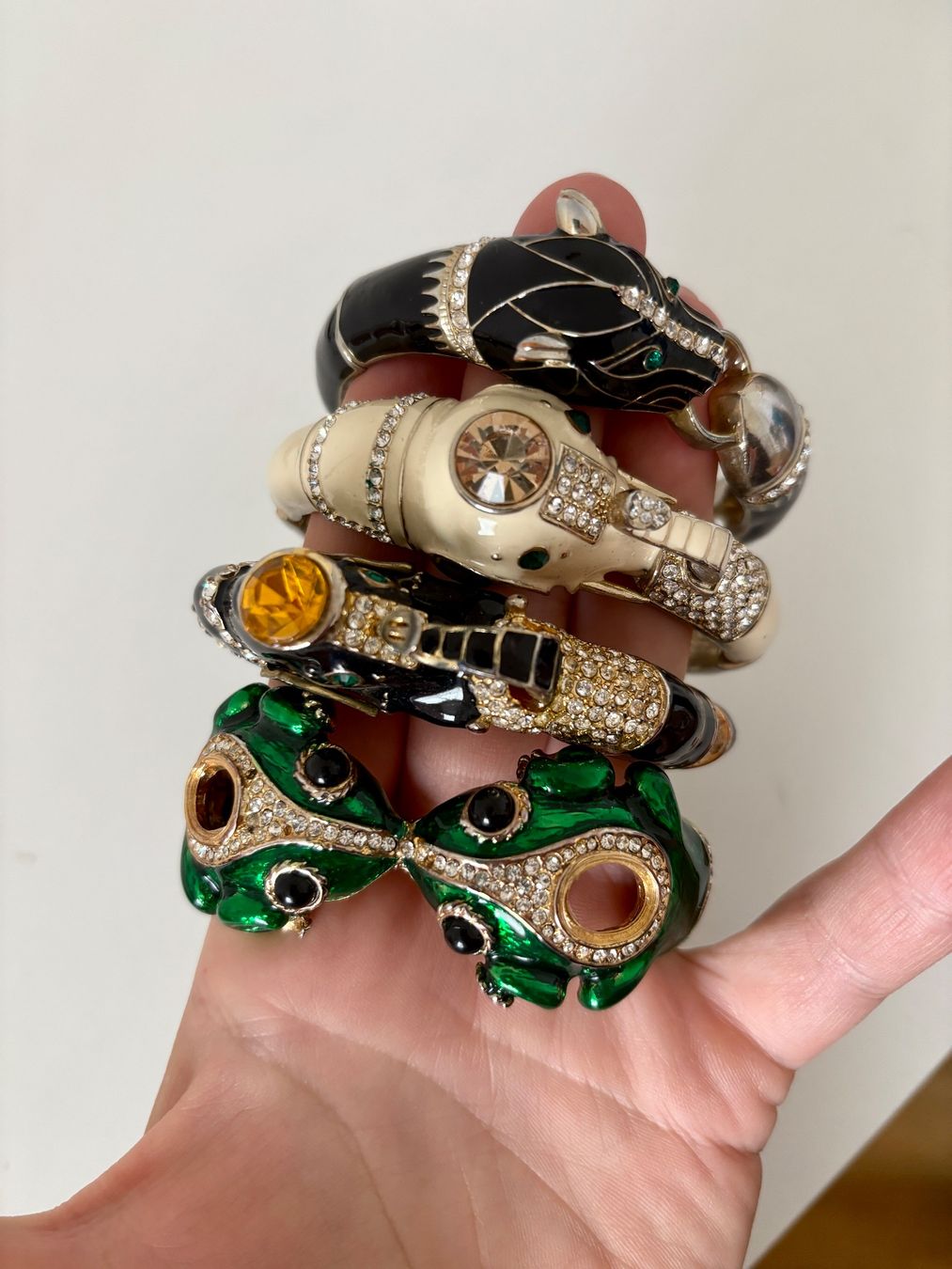 Altri gioielli: Set Lot Armreife 4 Stk Statement Panther Elefant – Usato da Zürich venduto da goldfisch.schmuck