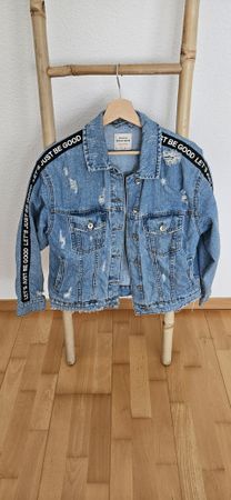Stradivarius Jeansjacke blau mit Schriftzug Grösse L