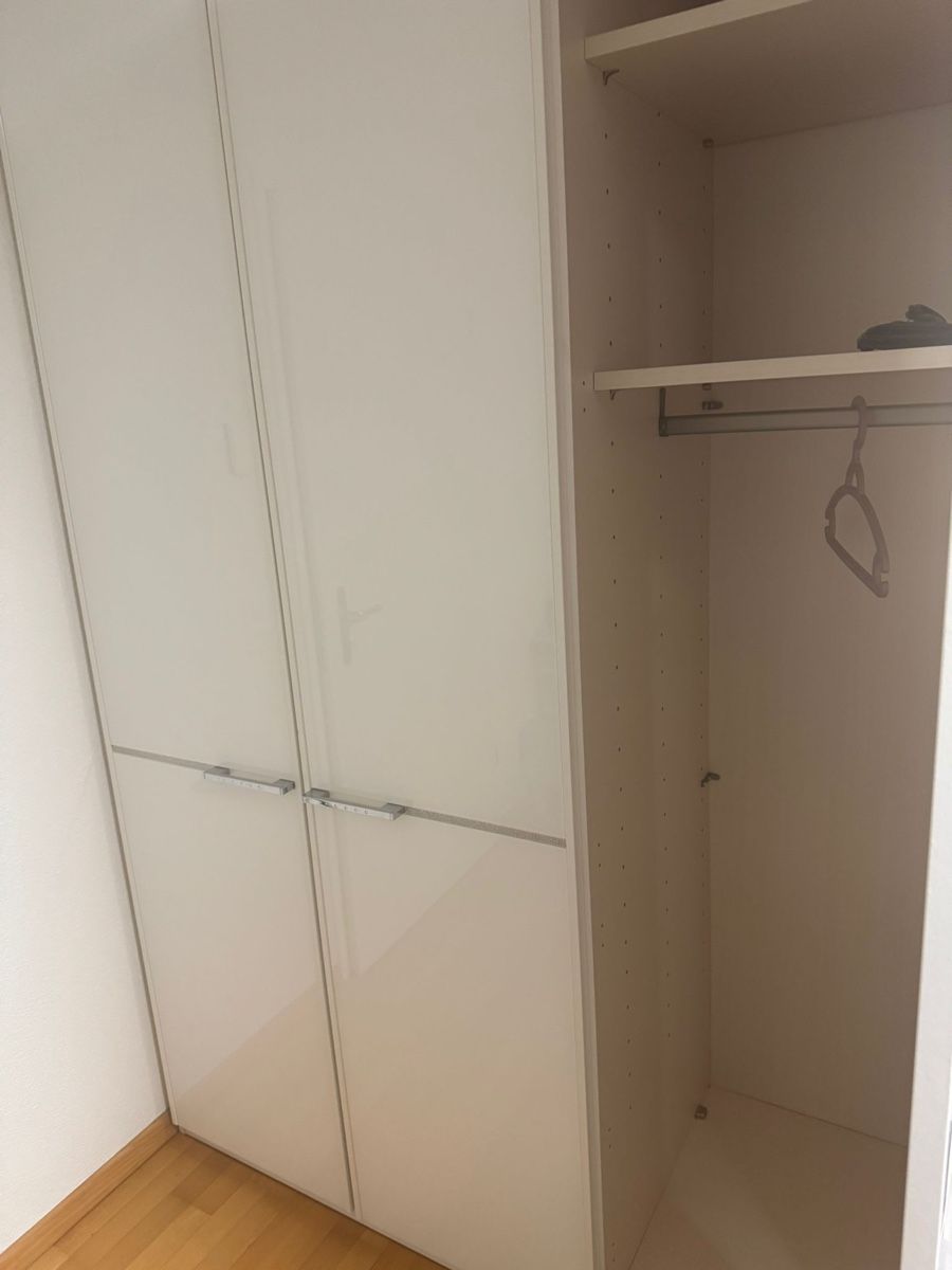 Schränke: Kleiderschrank – Gebraucht aus Niederglatt ZH von cey_m9pz 2