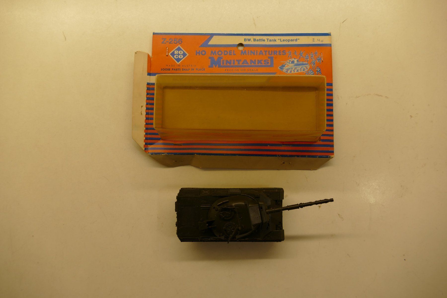 Roco Modellini di ferrovie: Roco Minitanks H0: Bundeswehr Kampfpanzer Leopard – Nuovo (secondo la descrizione) da Niederhasli venduto da rail-duerst