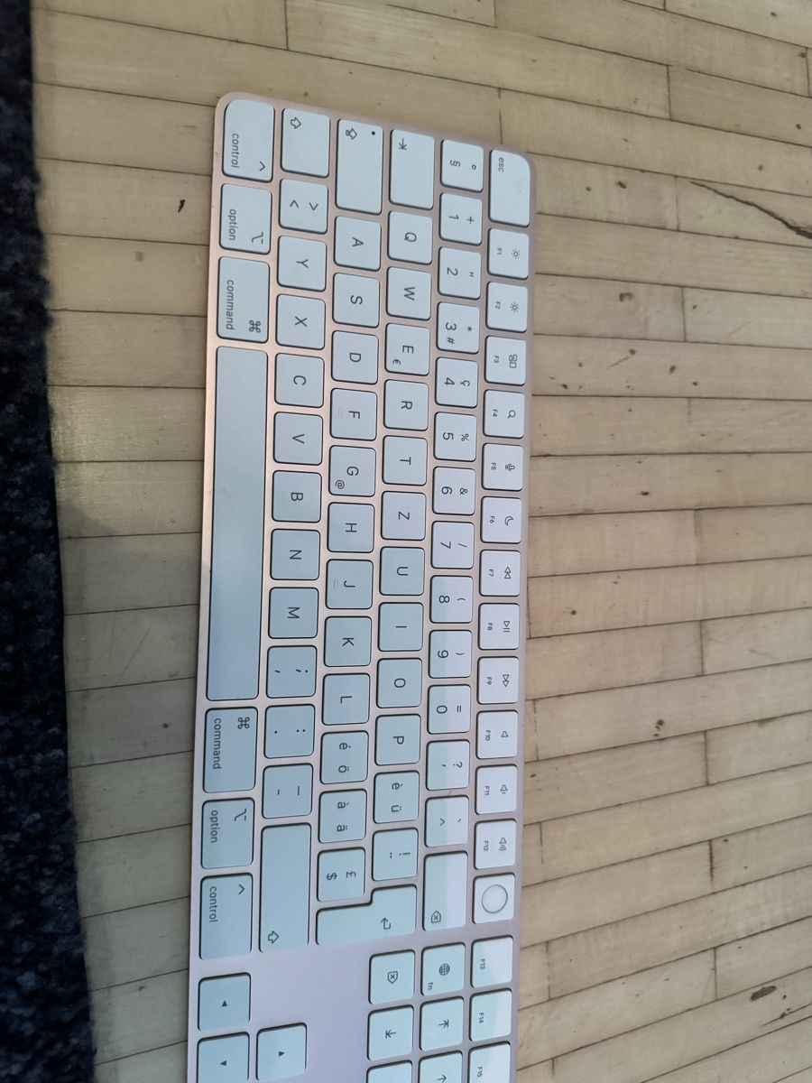 Apple Tastiere: Apple Magic Keyboard mit Touch ID und Ziffernblock – Usato da Adliswil venduto da Busys 2