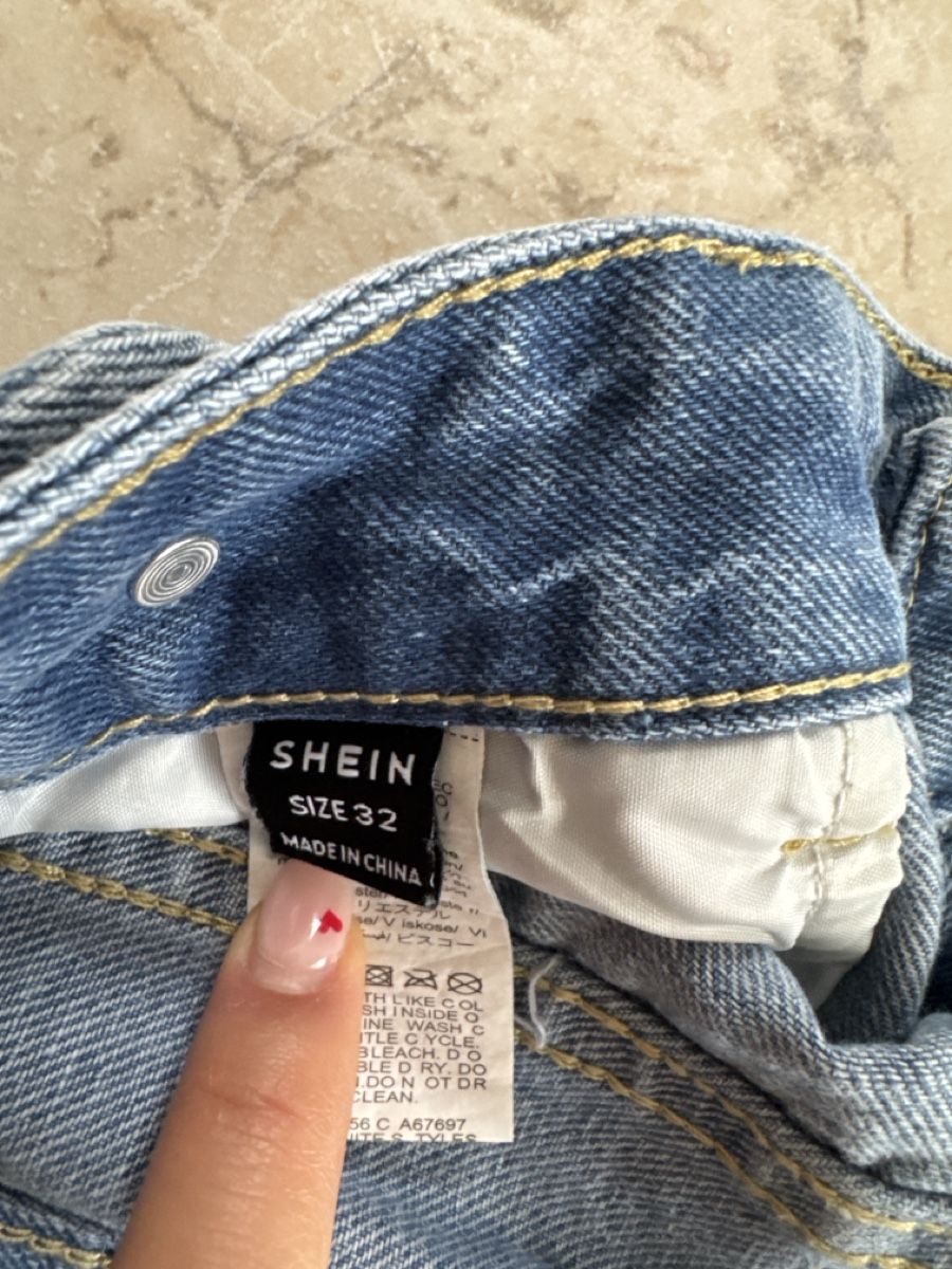 Shein Jeans: SHEIN pantaloncini corti   – Nuovo (secondo la descrizione) da Stabio venduto da mir_fer 2