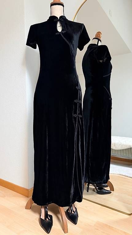 Vestiti: MANGO Samtkleid Schwarz Gr. M  Neu mit Etikett – Nuovo e nell'imballaggio originale da Pfungen venduto da olg_f8vp