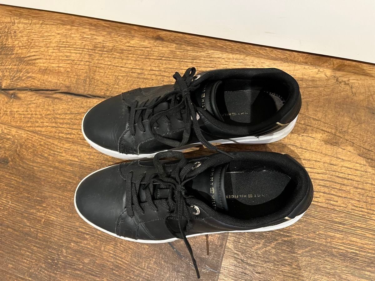 Tommy Hilfiger Chaussures hommes: Baskets noires Tommy Hilfiger 41 – D'occasion à Monthey par lesaffairesdecamille 4