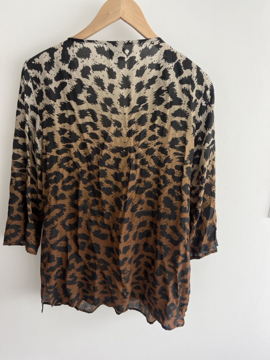 Madeleine Camicette: Bluse mit Leo-Muster, Grösse 40, Madeleine – Nuovo (secondo la descrizione) da Uetikon am See venduto da Sarahm76 1