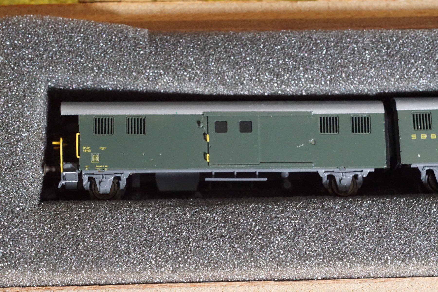 Modellini di ferrovie: SBB D²D² Doppel-Gepäckwagen Spur N – Usato da Gränichen venduto da iknow 2