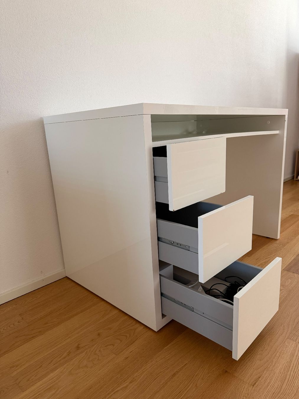Scrivanie: Schreibtisch mit 3 Schubladen  – Usato da Schüpfheim venduto da oldyrk 1