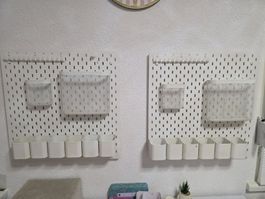 Pegboard Set mit Behältern und Haken Aufbewahrung 2x