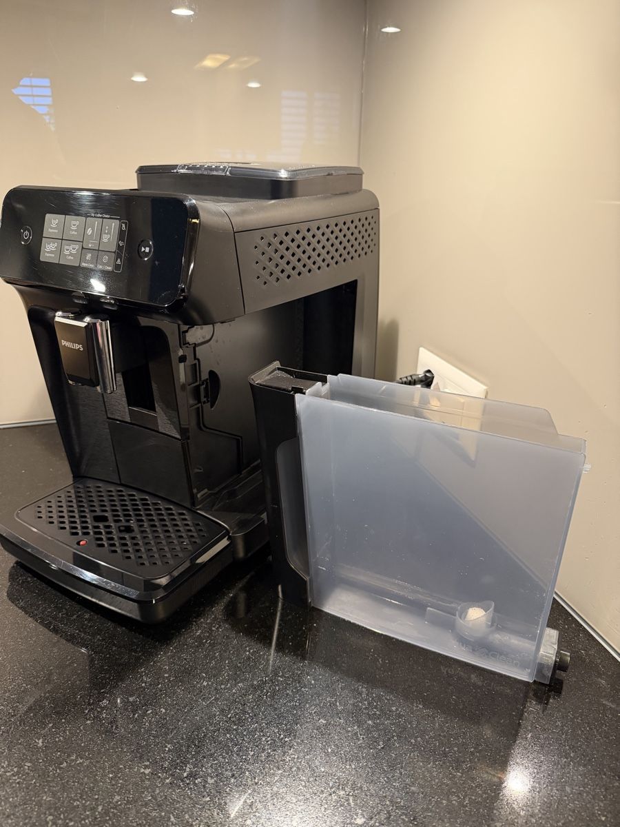 Philips Macchine per caffè & Macchine per espresso: Philips Kaffeevollautomat Series 1200 – Usato da Walchwil venduto da lion1366 4
