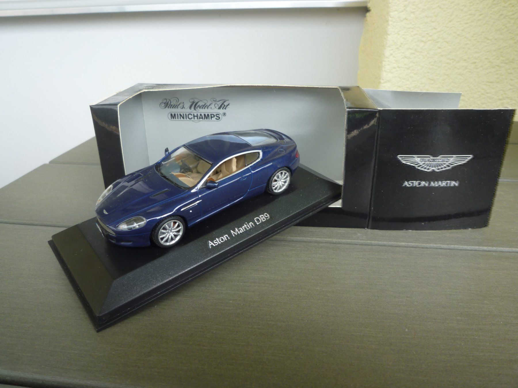 Minichamps Modellini d'auto: Aston Martin DB9 – Nuovo e nell'imballaggio originale da Flawil venduto da Imperiosud