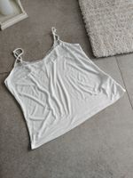 Joli haut de pyjama blanc avec dentelle, taille M