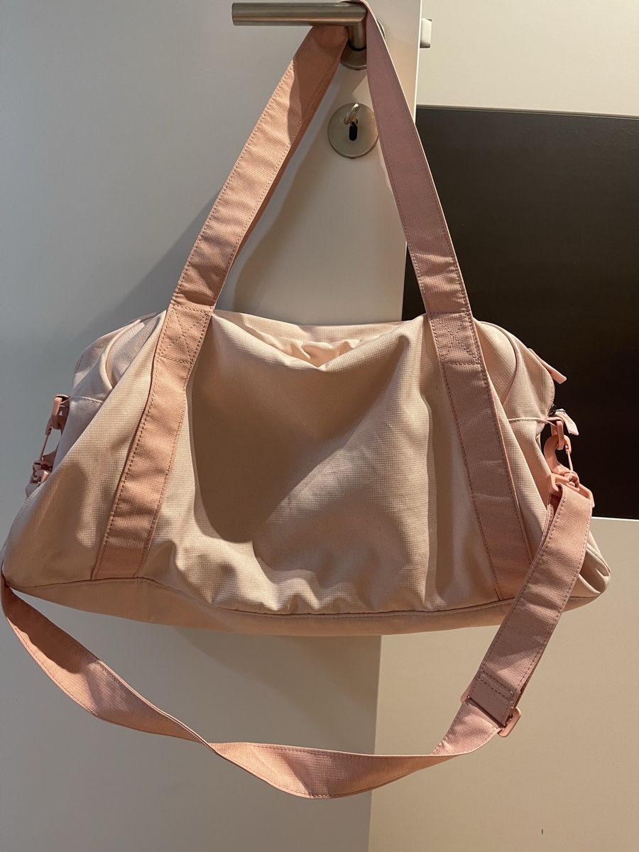 Nike Taschen für Damen: Nike Sporttasche rosa/gold – Gebraucht aus Mühlau von Jasil66 2