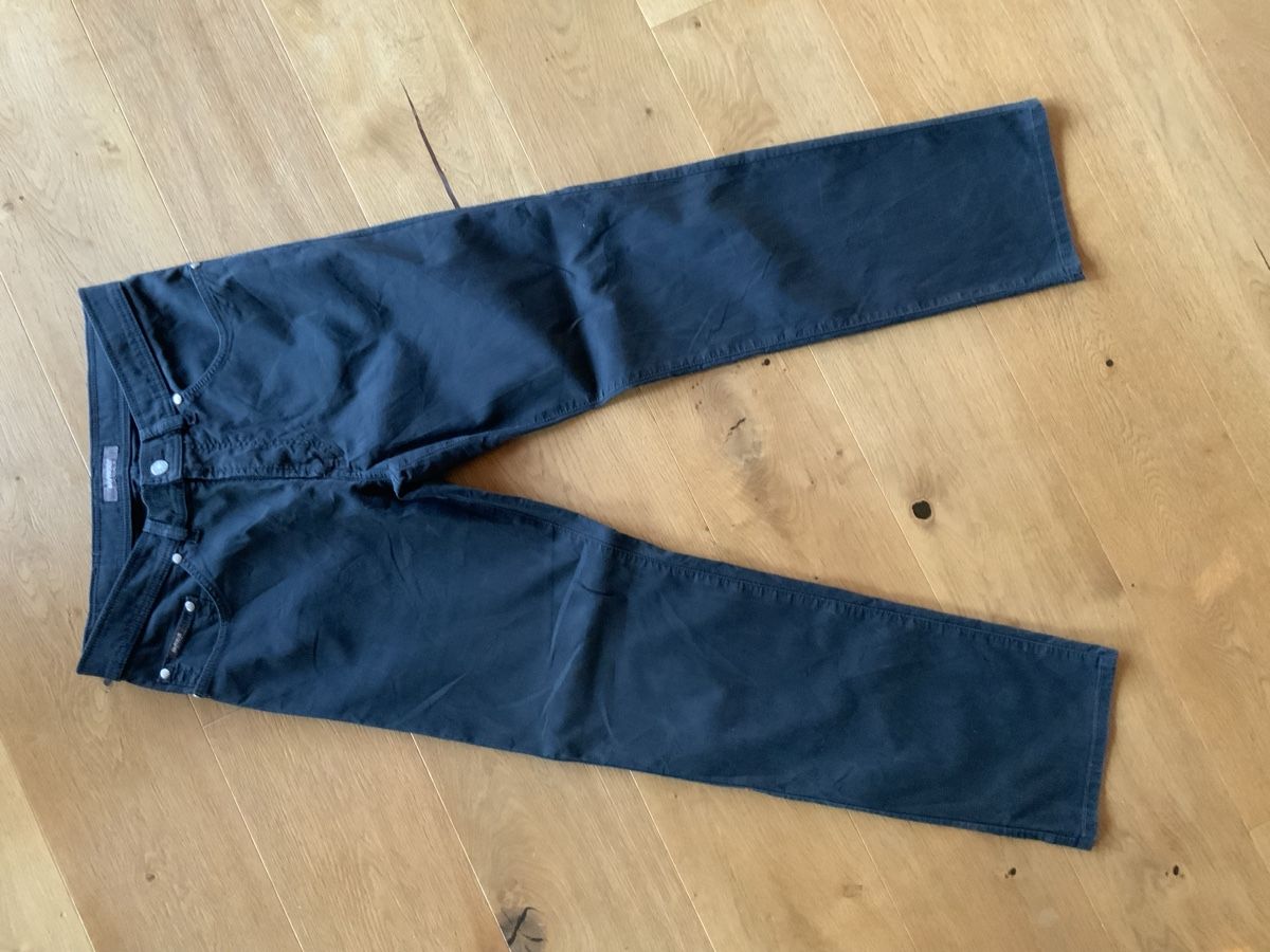 Navyboot Pantaloni: SCHWARZE HOSE VON NAVYBOOT GRÖSSE W33/L32 – Usato da Reichenbach im Kandertal venduto da Cellobello11