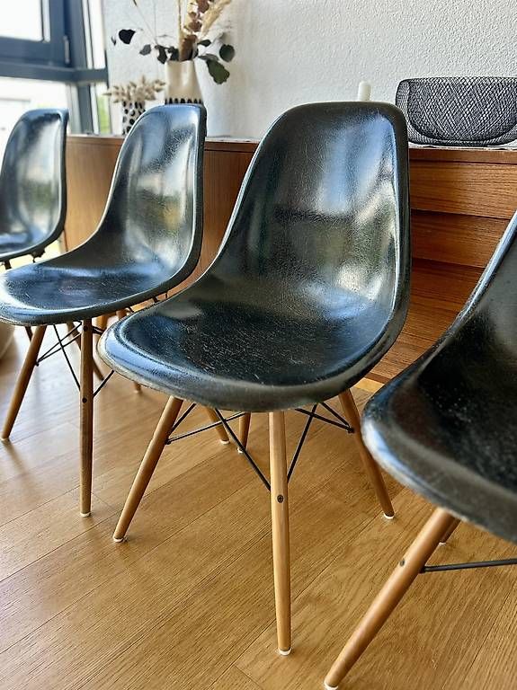 Herman Miller Sedie: Vintage DSW Stühle, Charles & Ray Eames, Herman Miller – Usato da Wabern venduto da sinibini 1