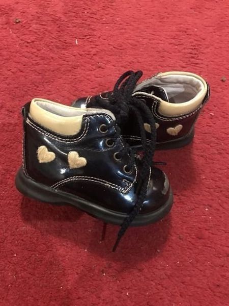 Scarpe per ragazze: Mädchen Schuhe schwarz 20 – Usato da Bergdietikon venduto da antovale