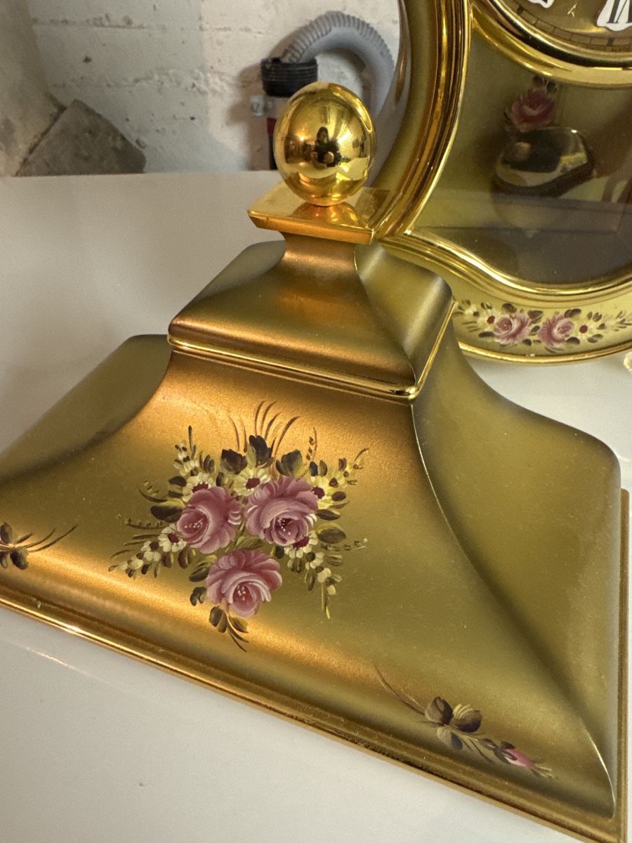 Stand- & Wanduhren: Goldene Kaminuhr mit Blumenmalerei – Gebraucht aus Winterthur von Zahir02 2
