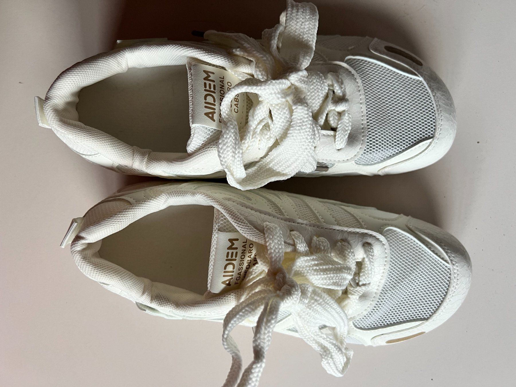 Damenschuhe: Weisse Barfussschuhe – Gebraucht aus Mörel von Emozia 2