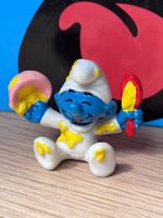 Baby Schlumpf mit Schüssel und Brei